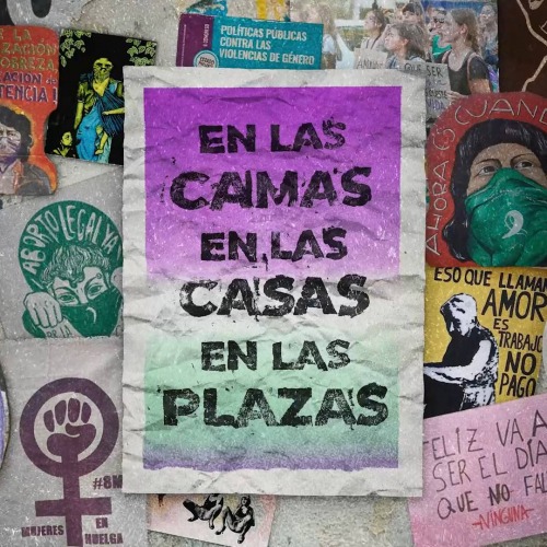 EN LAS CAMAS, EN LAS CASAS, EN LAS PLAZAS